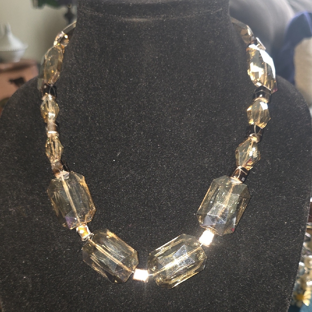 Gold-Tone Faceted Bead Necklace - Classic Sparkle 18$